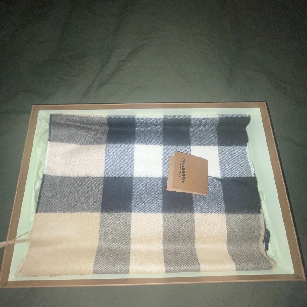 The Burberry Check Cashmere Scarf - Archive Beige - Mens